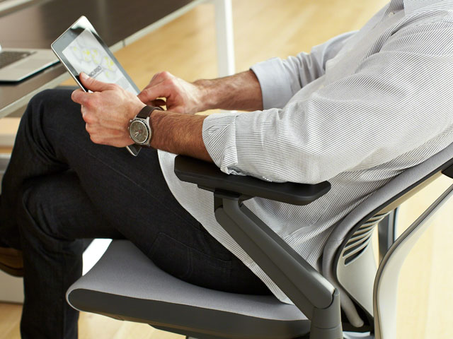 ghế ngồi văn phòng chống đau lưng